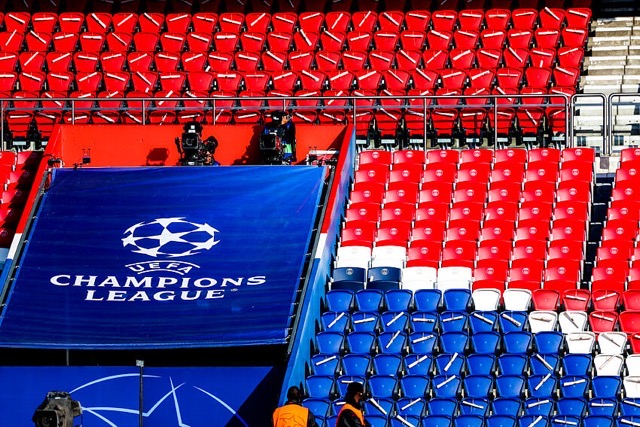 Logo du Paris Saint-Germain au Parc des Princes.