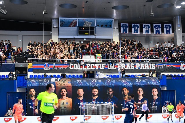 Supporters du Paris Saint-Germain en tribune.