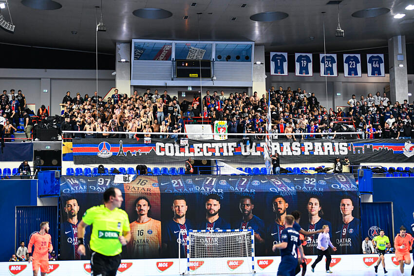 Supporters du Paris Saint-Germain en tribune.