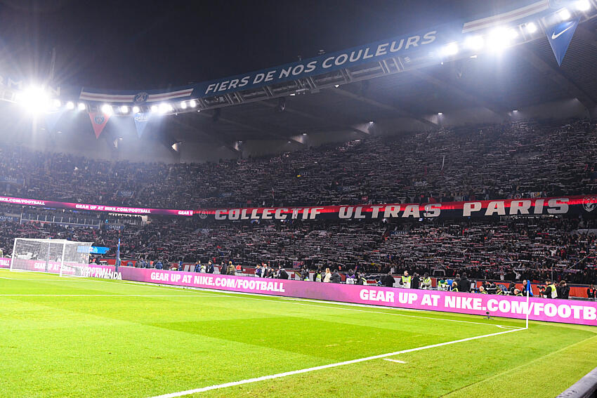 Supporters du Collectif Ultras Paris au Parc des Princes.