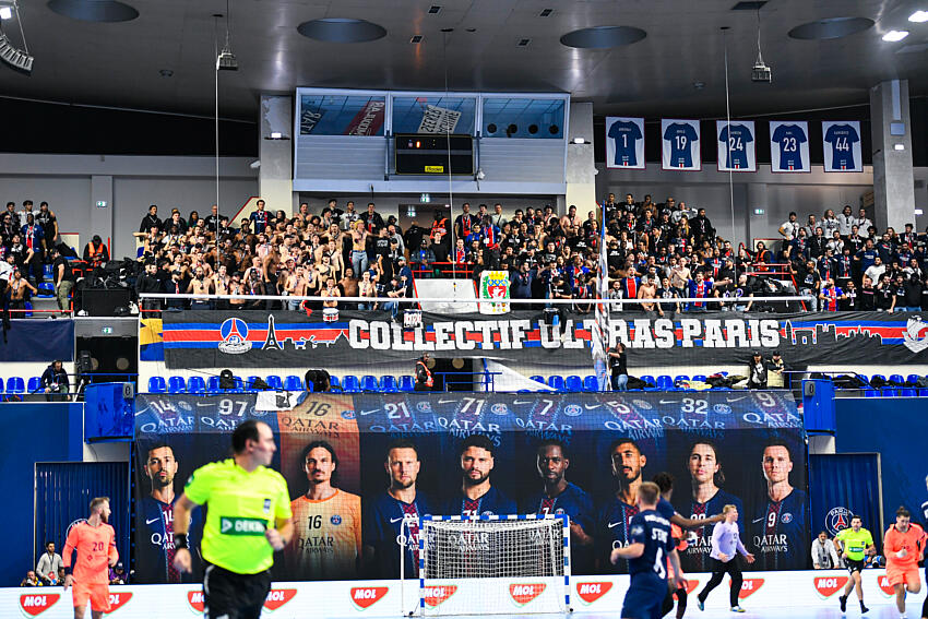 Supporters du Paris Saint-Germain en tribune.