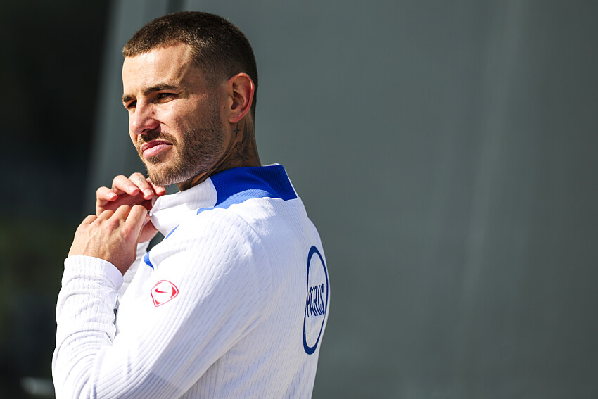 Lucas Hernandez avec le PSG lors d’une séance d’entraînement au Campus PSG.